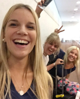 Gabriela, Sofia and Claudia in the airport