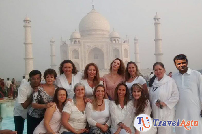 Travel Astu group from Mexico in Taj Mahal