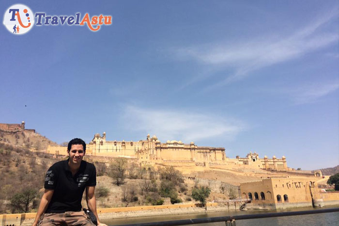 Juan Camilo Restrepo in Amber fort Jaipur with TravelAstu